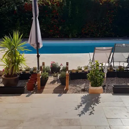 F1 Moderne Avec Piscine Privee Et Vue Sur Le Garlaban Holiday home